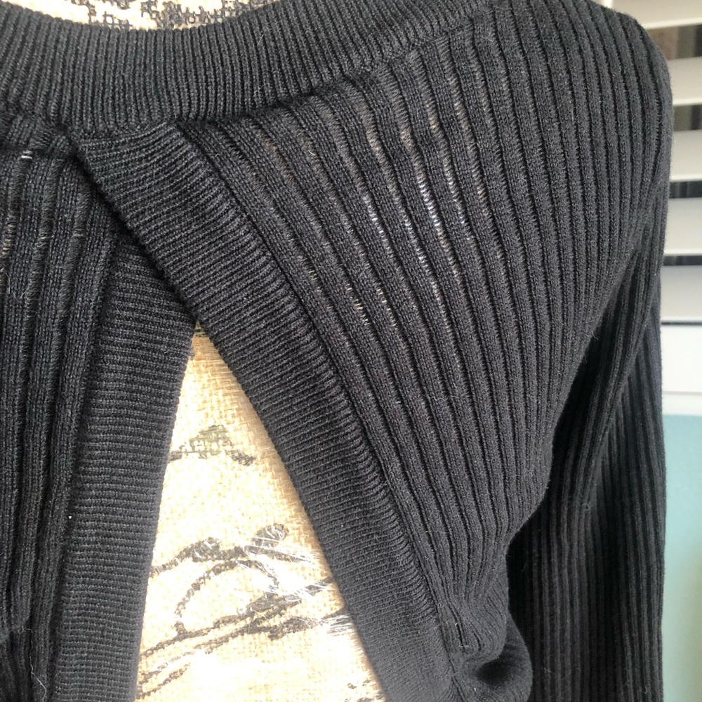 Crop Sweater- final markdown - Picture 4 of 5